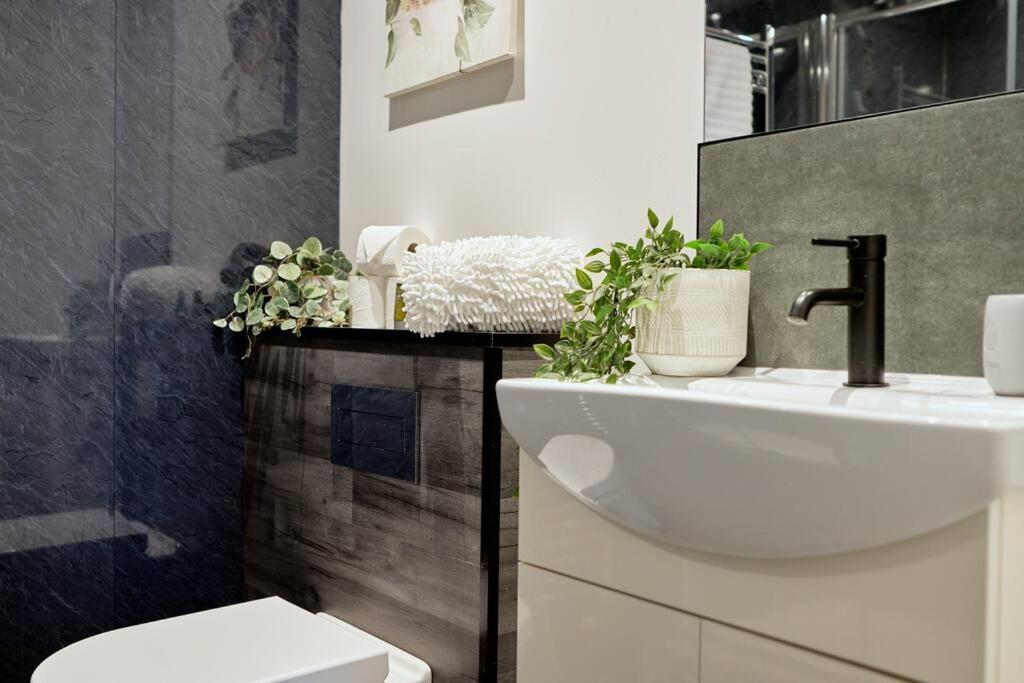York City Central Apartment And Coffee Shop Экстерьер фото